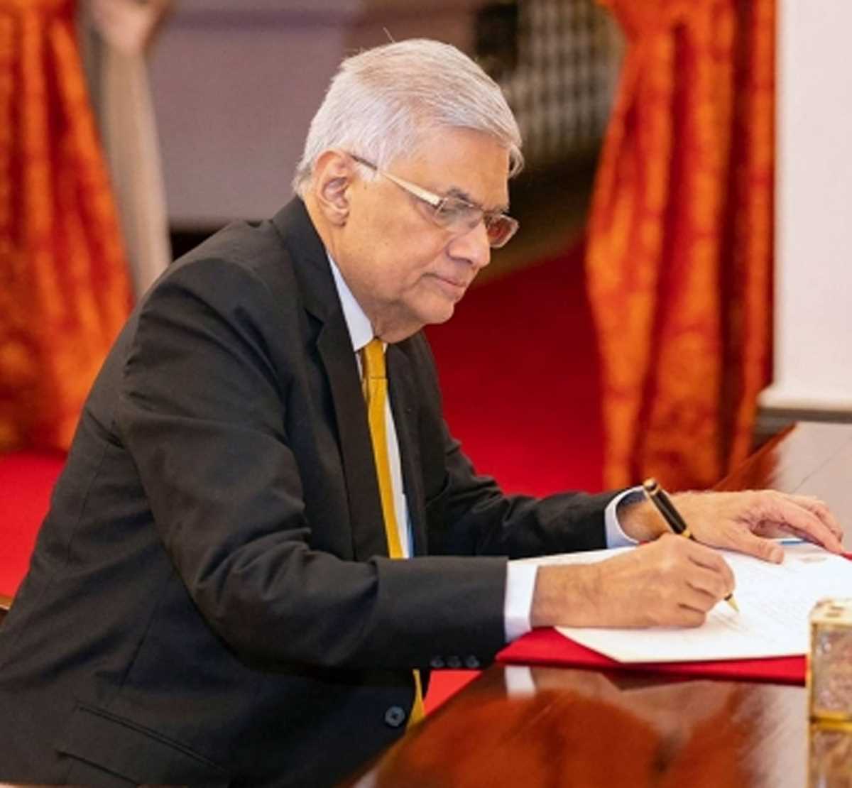 श्रीलंका के राष्ट्रपति ने सार्वजनिक व्यवस्था बनाए रखने के लिए सशस्त्र बलों को बुलाया